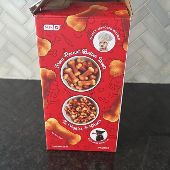 Dash Mini dog treat maker red makes 6 treats nonstick 420 Watts - Picture 7 of 7